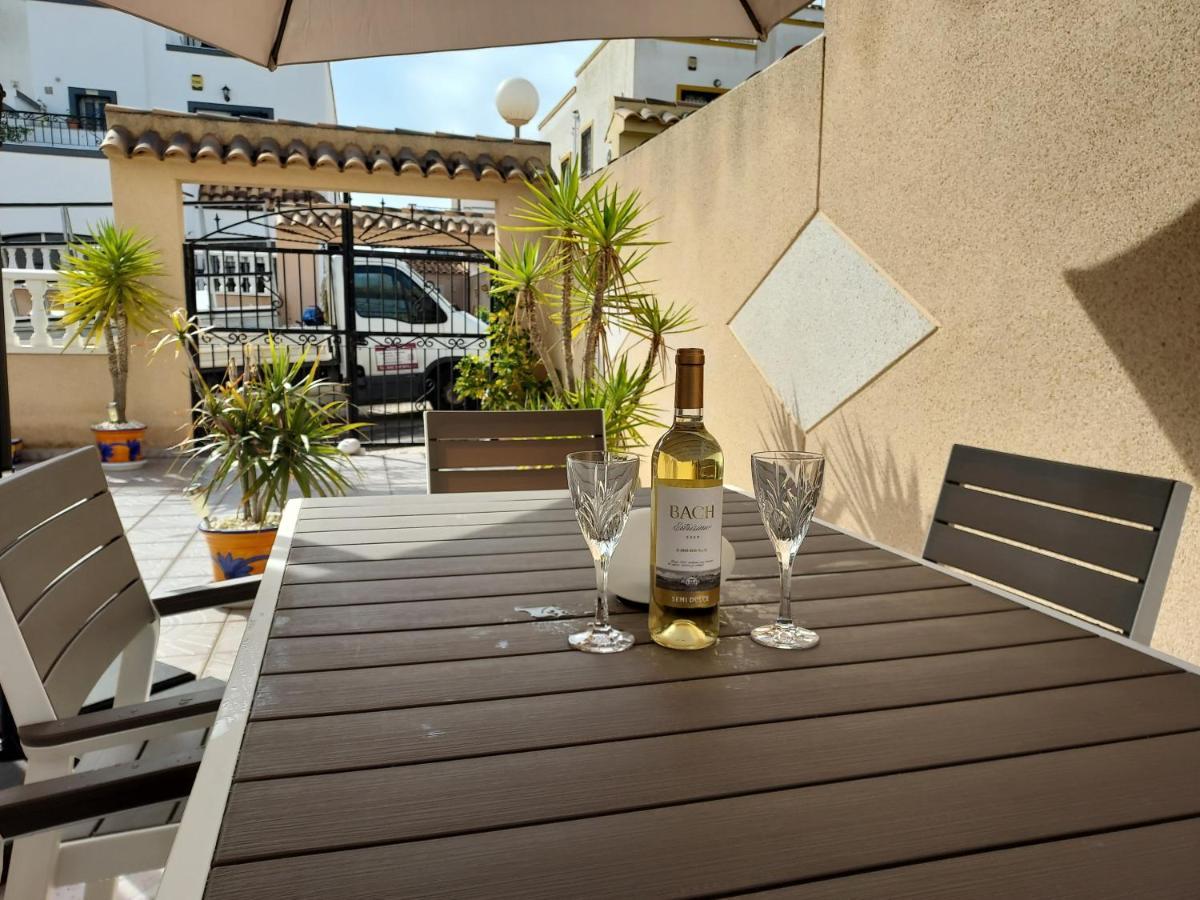 Orihuela - Sleeps 6 - Pool - Parking - Petfriendly Villa ภายนอก รูปภาพ