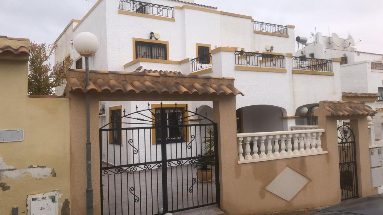 Orihuela - Sleeps 6 - Pool - Parking - Petfriendly Villa ภายนอก รูปภาพ