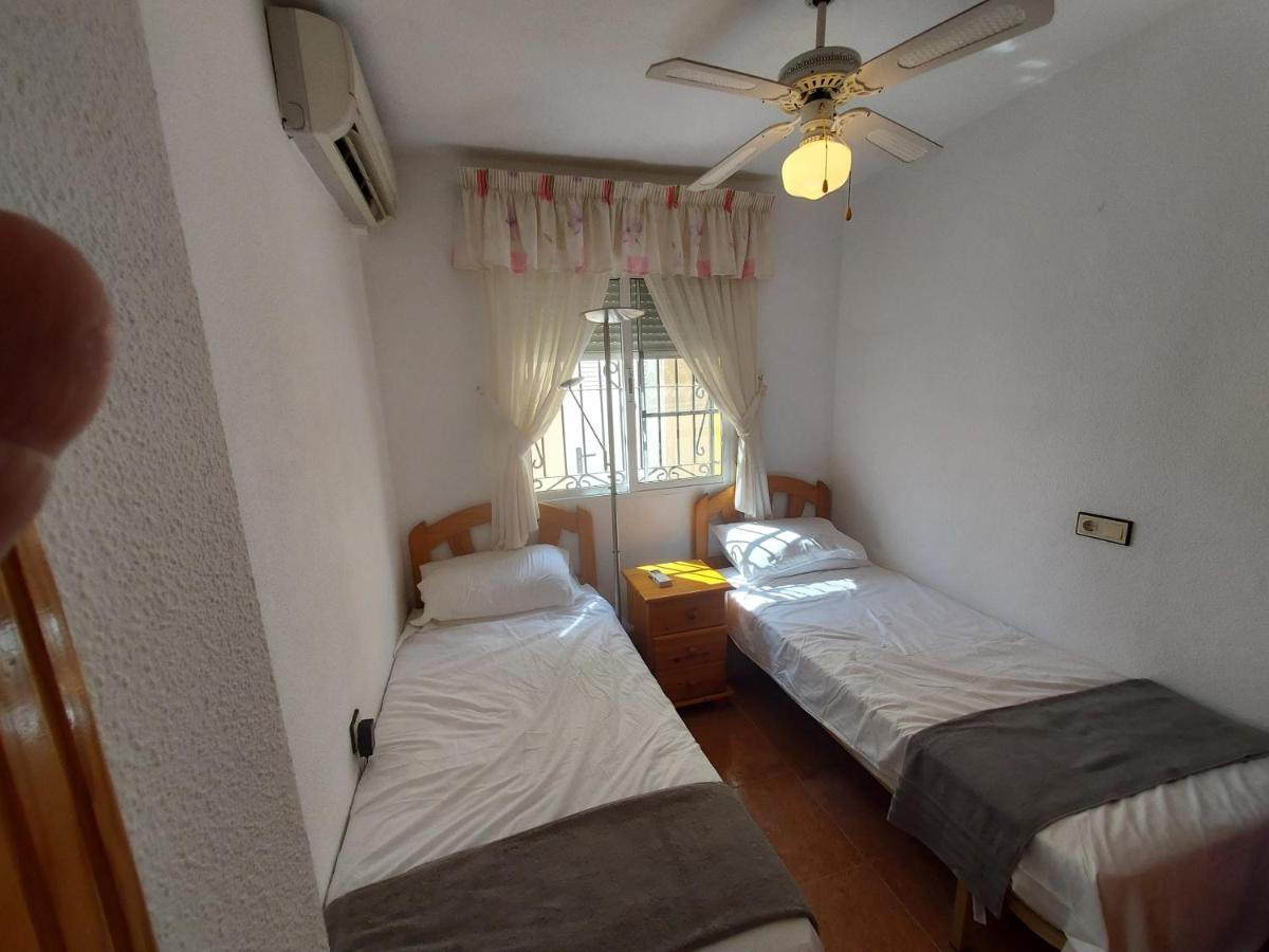 Orihuela - Sleeps 6 - Pool - Parking - Petfriendly Villa ภายนอก รูปภาพ