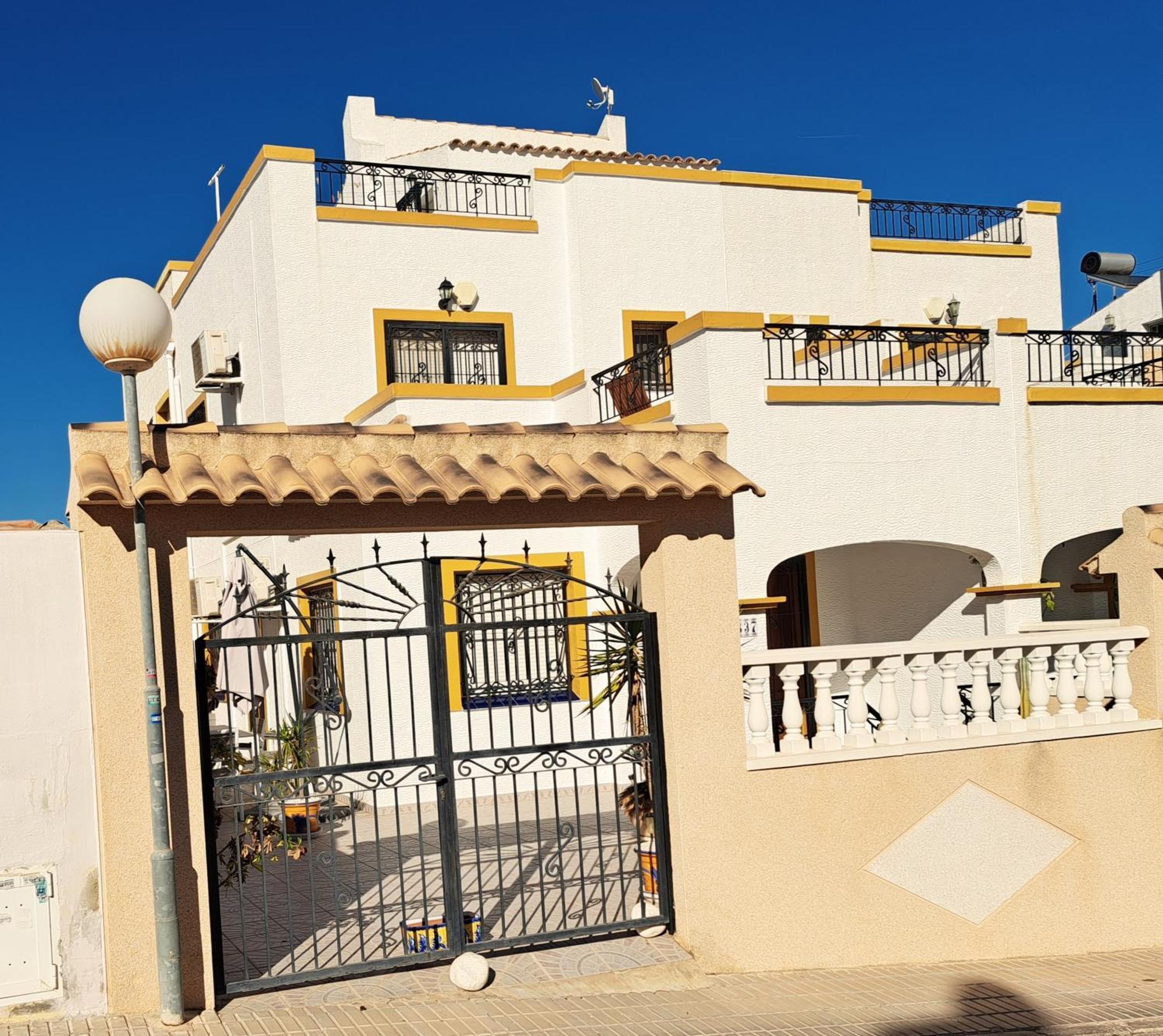 Orihuela - Sleeps 6 - Pool - Parking - Petfriendly Villa ภายนอก รูปภาพ